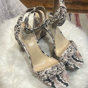 Sexy platform sandals for the win!